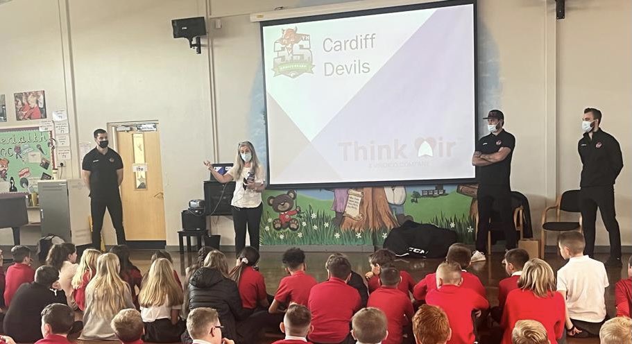 YGCwmbran's tweet photo. #DosbGarethEdwards #DosbSaundersLewis Diolch yn fawr i @cardiffdevils a @wethinkair am y gweithdy heddiw. Prynhawn hyfryd! / Thank you so much to some of the players at @cardiffdevils and @wethinkair for the workshop today. A lovely afternoon! #Stemygc #Gwyddygc https://t.co/MTNJbGcziK