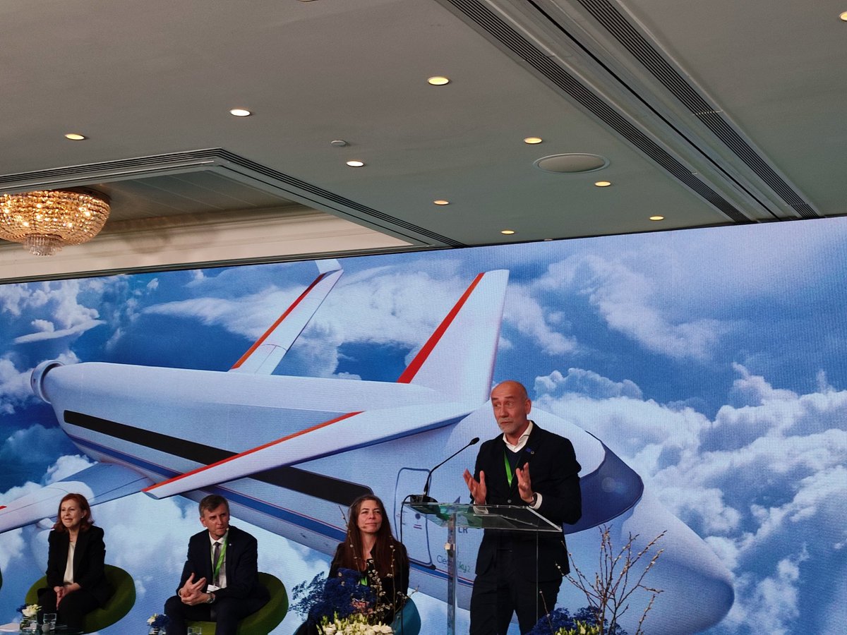 ➡️#HorizonEU is taking the lead in transformative &amp; disruptive aviation technologies.

The <a href="/clean_aviation/">Clean Aviation</a> partnership plays a 🔑 role in accelerating 🚀 the path towards #ClimateNeutrality by linking public &amp; private investments!

#CAForum2022 #EUPartnerships