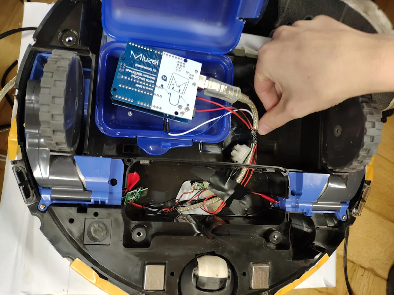 YouMakeRobots's tweet image. Nice article &amp;gt;  Your Vacuum Cleaner Follows You dlvr.it/SM8x95 #ArduinoHacks #Kinecthacks youmakerobots.com &amp;lt;Arduino