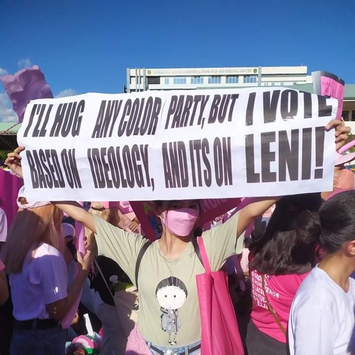 monggi_018's tweet photo. Kahit anong kulay mo pagsisilbihan ka ni Robredo kapag siya ang nanalo. Mare ganon ang standard. Colorblind sa pagseserbisyo sa Pilipino. 

#NuevaEcijaIsPink https://t.co/5rSephk9K5