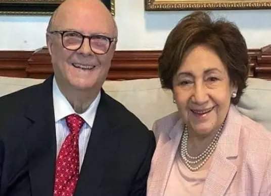 La ex primera dama de la República Dominicana, doña Rosa Gómez de Mejia, Falleció de un infarto fulminante.
Descansa en paz🙏

Sus restos serán expuestos hoy en el Jardín memorial.

#rosagomezdemejia #hipolitomejia #xmagazineusx #xmagazineus