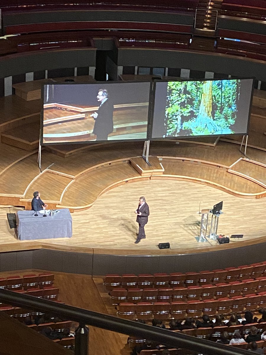 MaynardScience's tweet photo. Fanscinating end to @gcsesciencelive with Professor Robert Winston. https://t.co/pZbEp8LCsp
