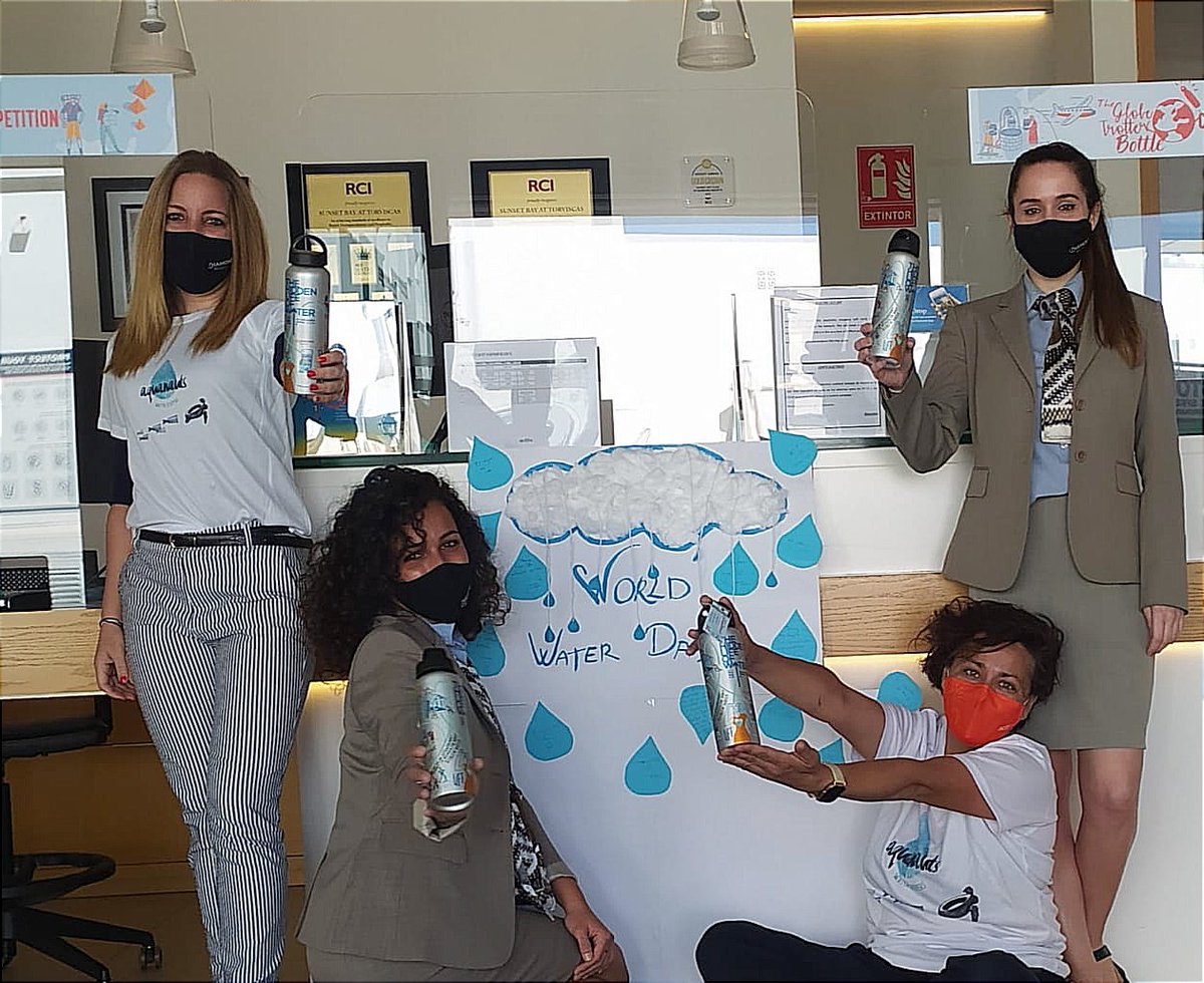 Team members at #SunsetBayClub celebrated #WorldWaterDay2022 . Water drops with messages of the importance of water to place on our board explaining why "Every drop matters". #GoingGreen #Sustainability #WeAreWater @Thais_SBC @JanosSBC @NachoSBC