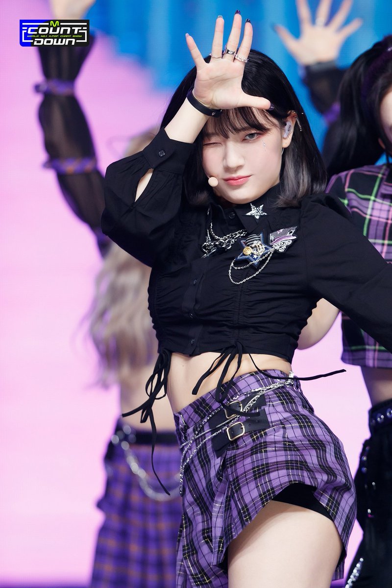 billliemsa's tweet photo. 220317 #문수아 #빌리
i'm SHAKING, one of the best stage of her #MOONSU #Billlie https://t.co/bBYoErWkCq