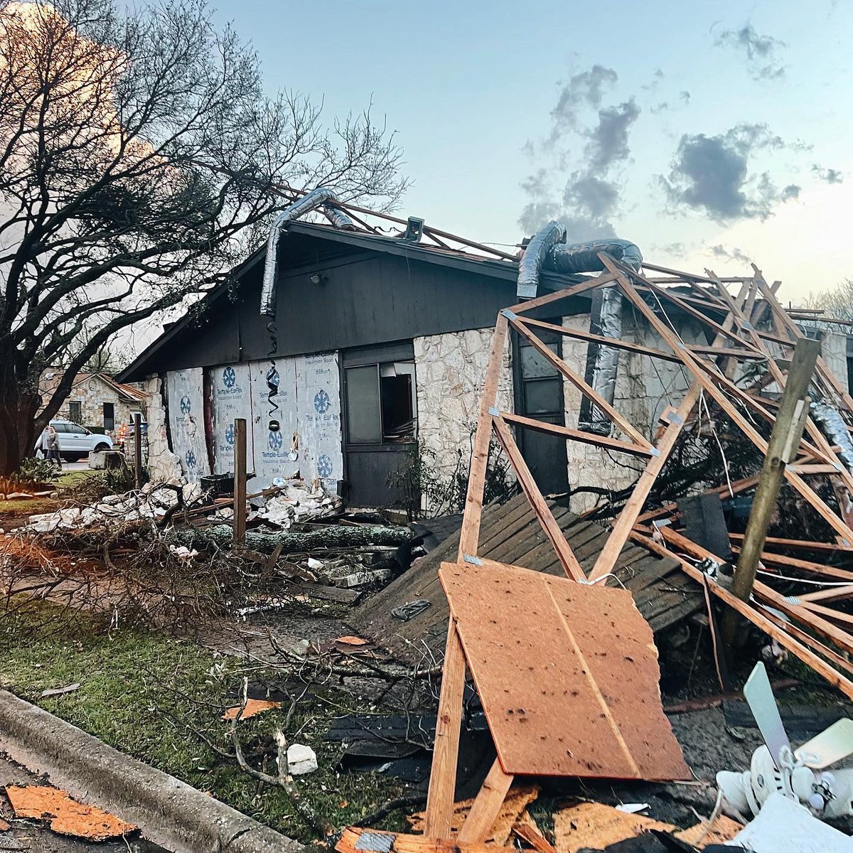 TxMethodistFdn's tweet photo. We ask that you join us in praying for the communities impacted by the destructive weather and tornadoes in TX and OK last night. Towns in TX such as Round Rock, Hutto, and Elgin endured significant damage.
Photos were originally shared by FUMC Round Rock, TX. https://t.co/rGTlMgcx2d