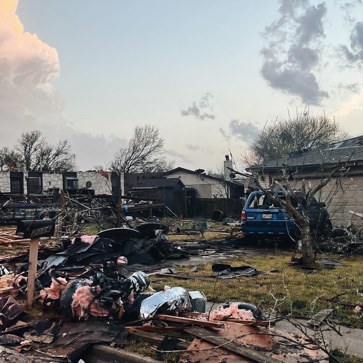 TxMethodistFdn's tweet photo. We ask that you join us in praying for the communities impacted by the destructive weather and tornadoes in TX and OK last night. Towns in TX such as Round Rock, Hutto, and Elgin endured significant damage.
Photos were originally shared by FUMC Round Rock, TX. https://t.co/rGTlMgcx2d