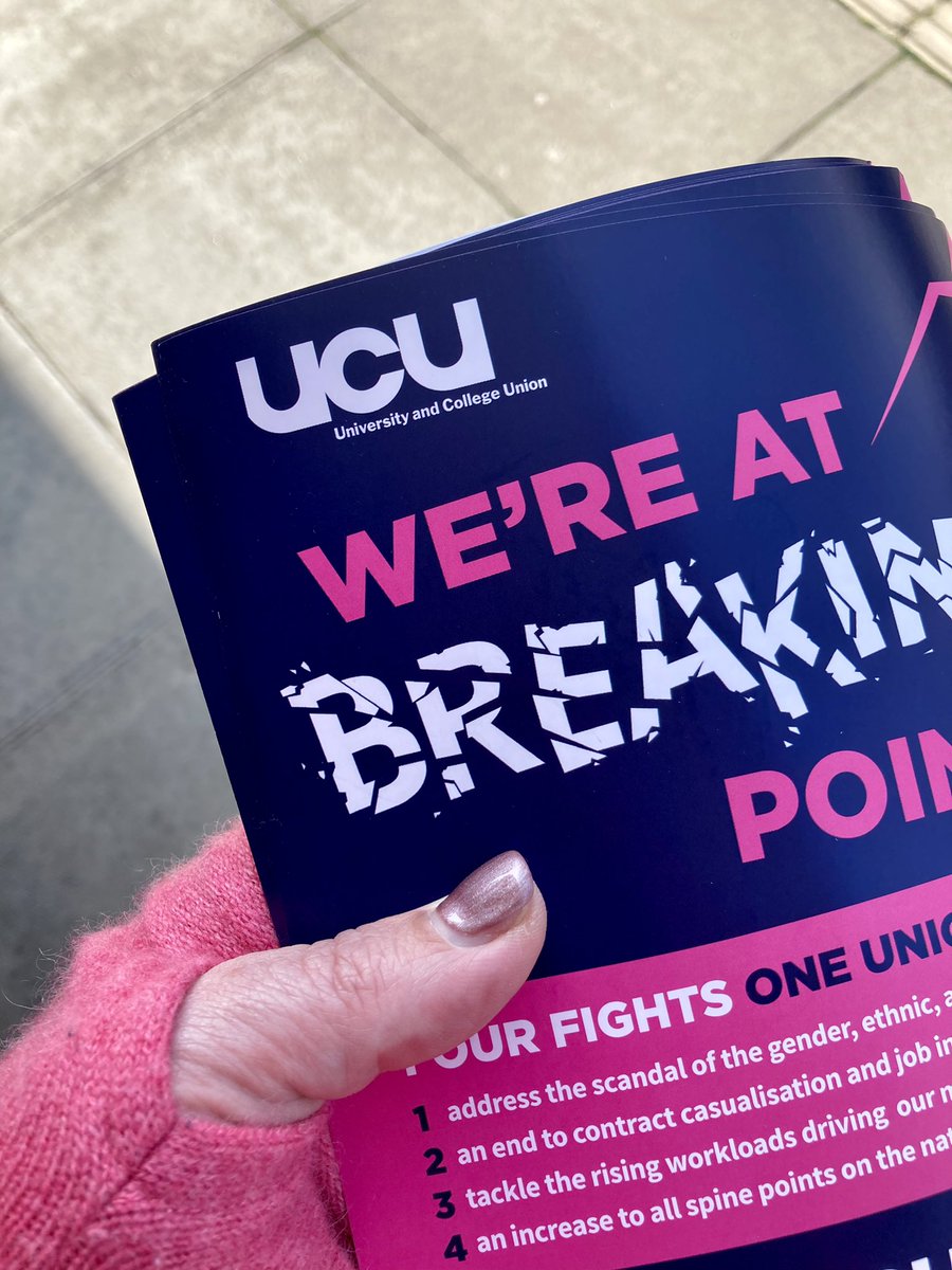 wild_indigo's tweet photo. Our message in multiple languages and scripts on the picket line at the School of Literatures, Languages and Cultures #UCUstrikes #OneOfUsAllOfUs #FourFightsOneVoice #��争一声 https://t.co/82ugxeuLJZ