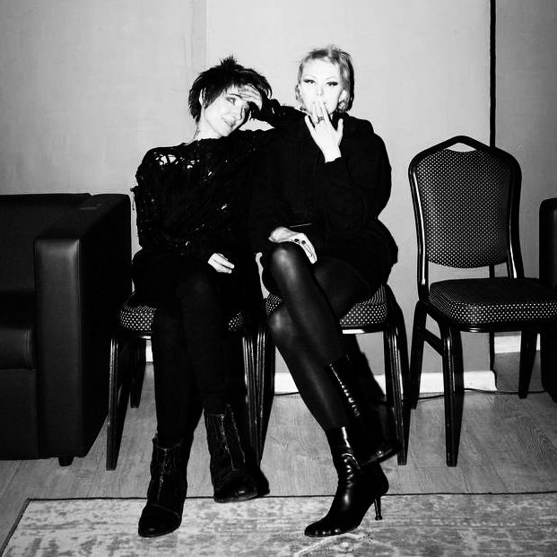irasoulxxx's tweet photo. выпрашиваешь встречу. одно прикосновение. выпрашиваешь поцелуй мимо лица. пожалуйста, обними меня. можешь меня обнять? https://t.co/HAMWmgOHzH