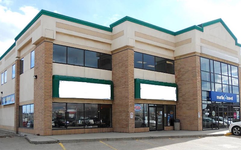 Propert45465325's tweet photo. Watch for an exciting new tenant announcement soon in East Landing Mall. Big incentives available for this space at 2559 Quance St. https://t.co/DD4NIrIrYc