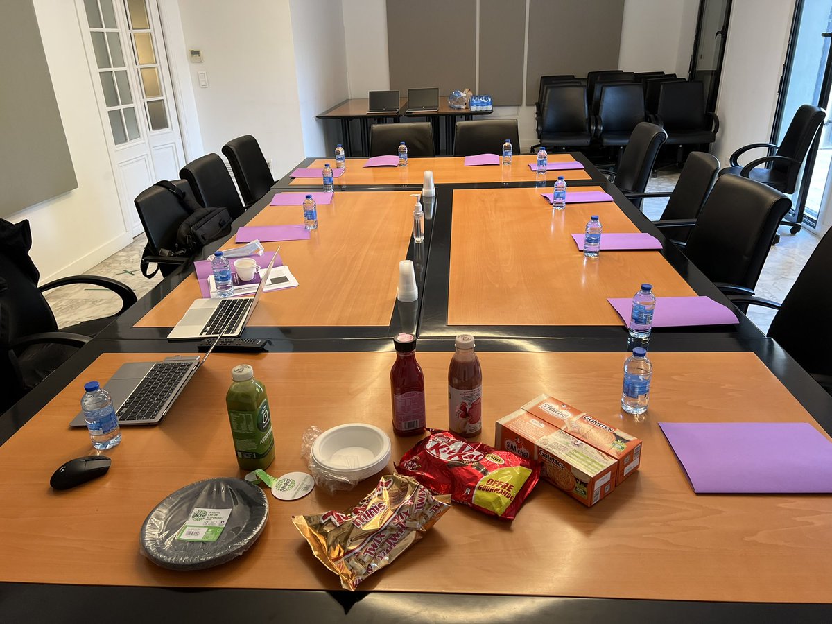 AD_otologist's tweet photo. Préparation de la réunion du groupe de travail du CDOM 13 pour déployer une application de signalement des violences familiales. Petit goûter pour se faire du bien ! #cdom #cdom13 #alertevif #violences #protectionfamille #Digital https://t.co/O6VoG62LzS