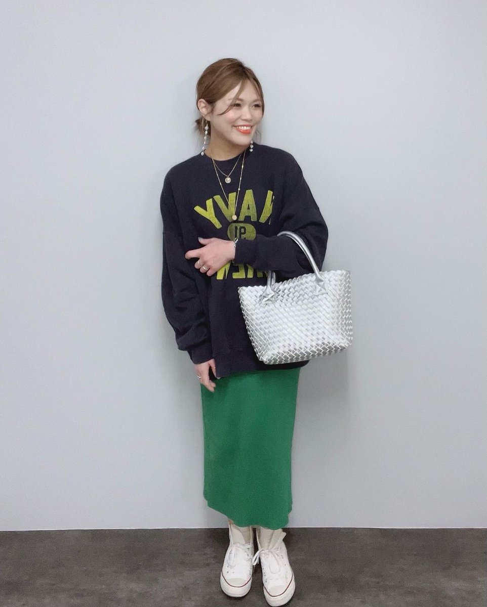 eri_happylife7's tweet photo. #今日のコーデ
#sweat
#gallardagalante
#skirt
#milaowen
#shoes
#converse
#bag
#GUSCIO
@guscio_italy
#編み込みバッグ
シリーズ https://t.co/G1IyZ6wXlt