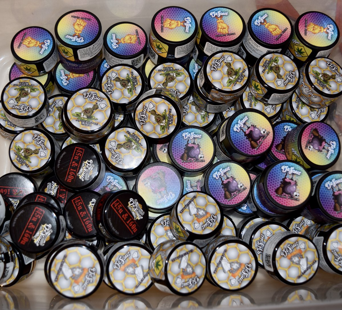 SeattleHashtag's tweet photo. Yes, yes, yes. Desaus is back in our weekly collection.
Look at that selection! You’ve got plenty to choose from.
#desaus #concentrates #weekly #specialcollection #takeyourpick #chooseyouradventure #WAgrown #hashtagcertified https://t.co/82XH70tlEY