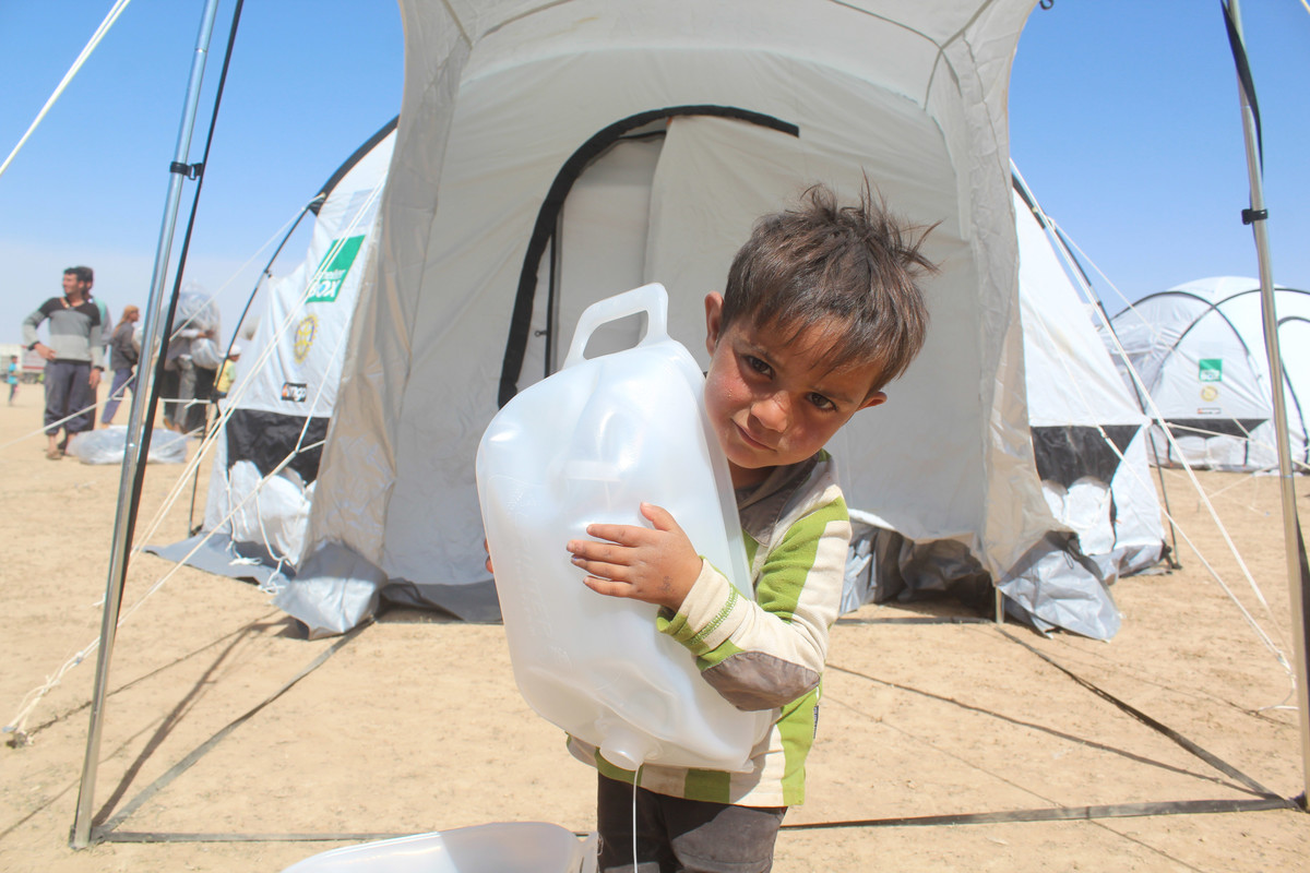 ShelterBox's tweet photo. Access to clean water is a #HumanRight. When disasters devastate whole communities, finding safe water can become extremely difficult. This is how our water filters and carriers help people to produce lifesaving clean water 💧💙  #WorldWaterDay https://t.co/Rr67GiQoDH https://t.co/FP5eP76Put