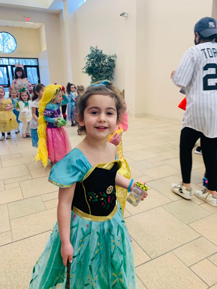 PBJC_Synagogue's tweet photo. Purim fun! 🥳💙🤩🎉🎊 (via Elyse Prince)

#purim #pbjc #purimcarnival #costumes https://t.co/TeA7sJPuQb