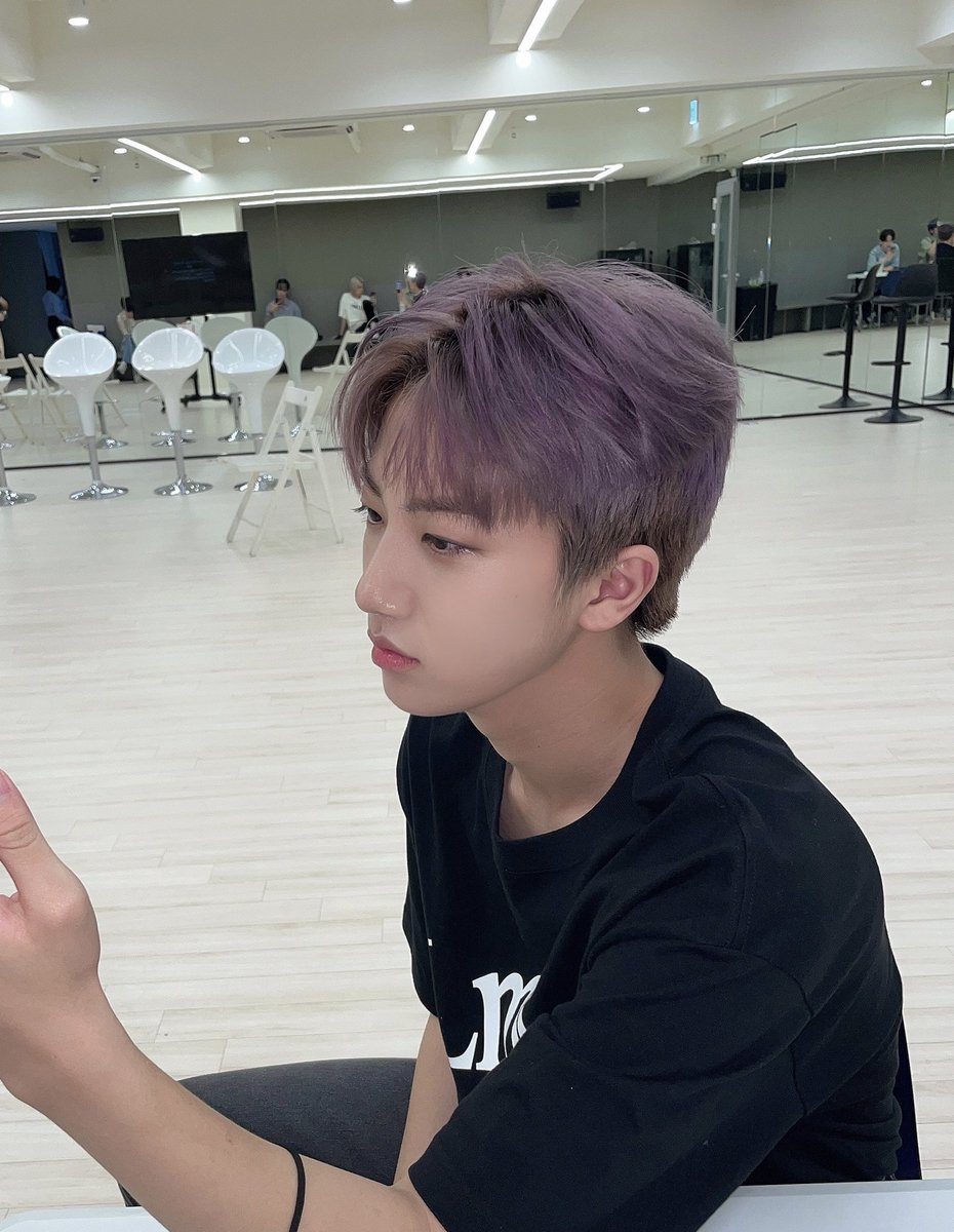 ahnseongnin's tweet photo. tweeting this like, a minute before tomorrow comes just so i can be the last to wish you a happy birthday ... but happy birthday, my dearest hyung (no i was not being held at a gunpoint haha??)! i hope you enjoyed this special day of yours to the fullest 😋🤍 https://t.co/Cc1Nv6v1JY