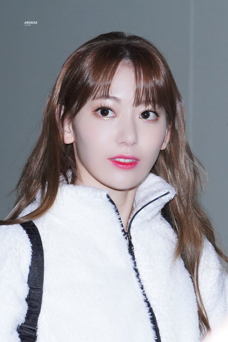 timeto_sakura's tweet photo. 200323 불후의 명곡 퇴근

#미야와키사쿠라 #宮脇咲良 #MiyawakiSakura #0323_사쿠라 https://t.co/WlQ75V0rtM