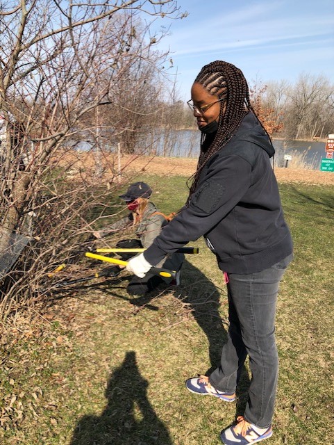 SaintXavier's tweet photo. For the first day of SXU's inaugural Week of Service, students, faculty and staff volunteered to clear invasive buckthorn, which is harmful to forest areas, from beautiful Lake Katherine. The mission-driven group greatly enjoyed giving back together! https://t.co/OxHdOLQ1eh