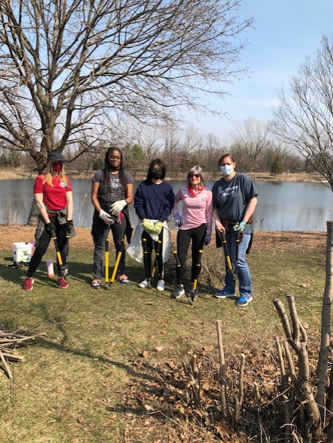 For the first day of SXU's inaugural Week of Service, students, faculty and staff volunteered to clear invasive buckthorn, which is harmful to forest areas, from beautiful Lake Katherine. The mission-driven group greatly enjoyed giving back together!