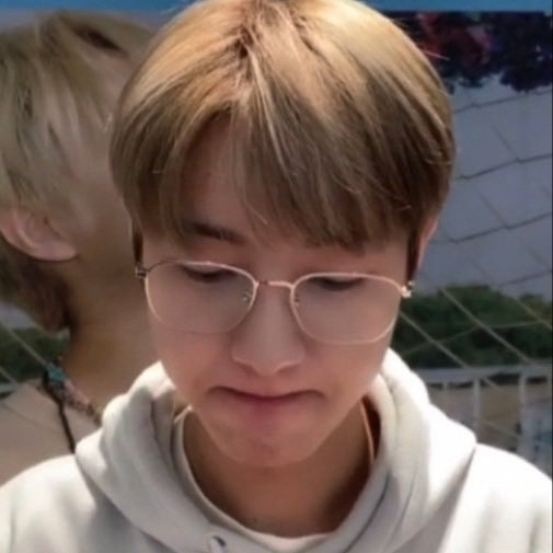 pcktrenjun's tweet photo. happy birthday renjun!!

#HappyRenjunDay
#스물셋_봄에_꽃같은_런쥔이왔당 #RENJUN_23on323 #Happy3to3day https://t.co/siwU2SOjw3