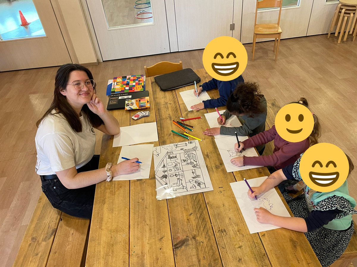 Miss_Simone_SF's tweet photo. Pupils @bsnoorderlicht learned all about the rooms in the house and about different animals. They enjoyed drawing them as well! With @brooke_sf @MissCarolinSF1 @SuchFunDB https://t.co/2yzza2OPyL