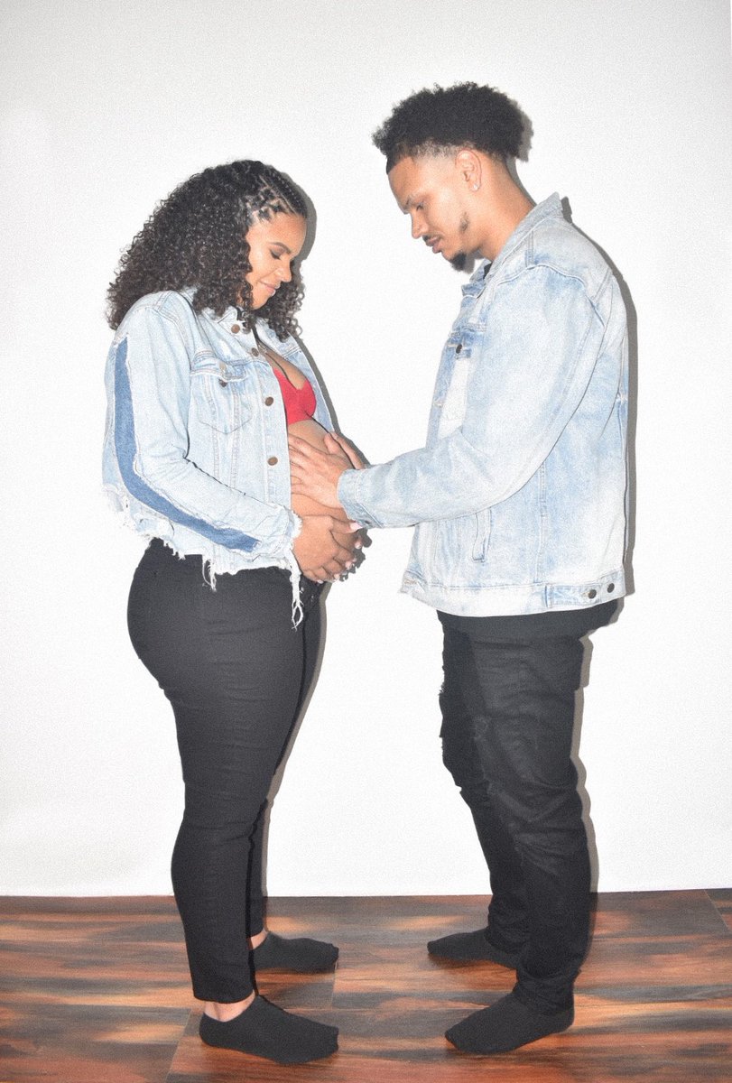 mixedbrittbabe's tweet photo. 25 days til my due date 👑💙 https://t.co/FB4dUK5fnT