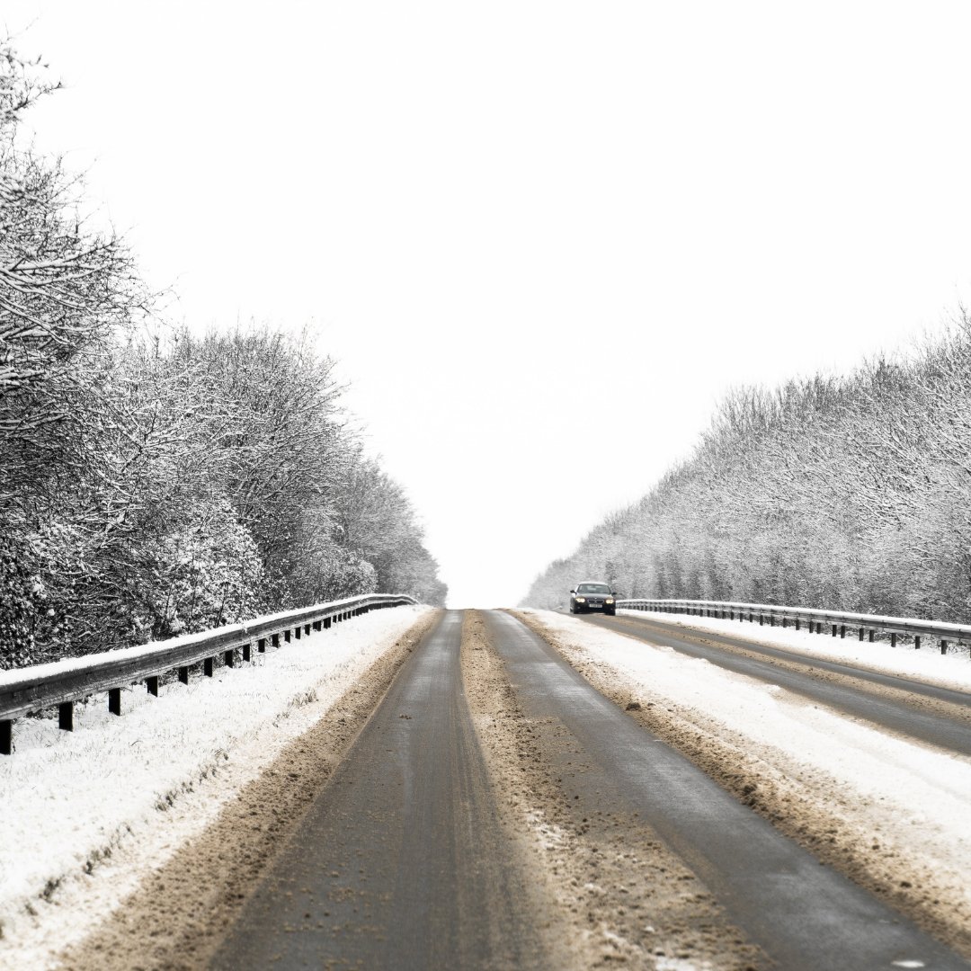 KKSBlaw's tweet photo. Cruise control isn't ideal for snowy weather. It can make it difficult to react in time to avoid an accident. #SeasonalSafetyTips #SeasonalTips #tips https://t.co/3GuVplwxKn