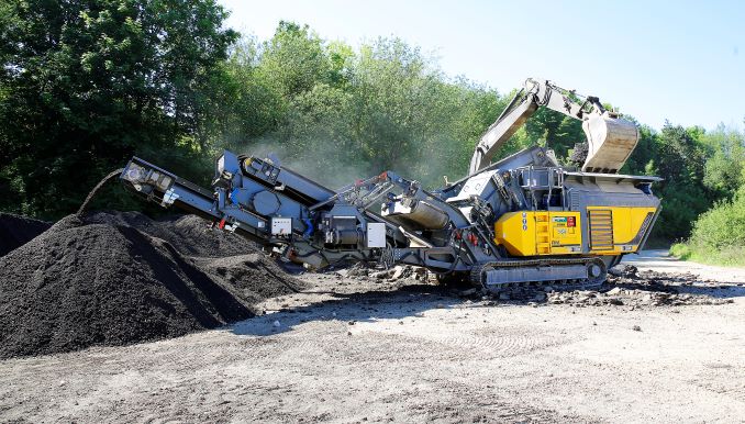 GroffTractor's tweet image. America‘s highways and parking lots are a resource for new aggregates. RUBBLE MASTER Compact Crushers turn your asphalt into a spec base material so that you can maximize your profits and grow your business.

hubs.ly/Q0152vQl0

#KeepCrushing #CrushDifferent #RUBBLEMASTER