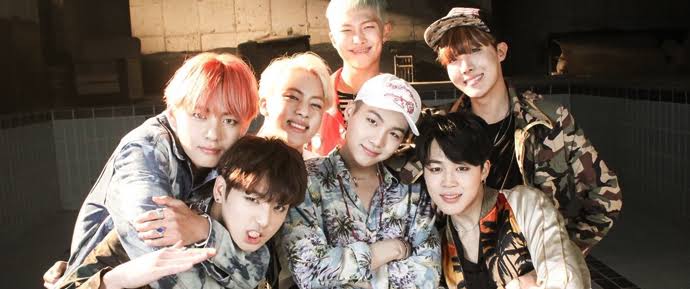 PurplepediaBR's tweet photo. O BTS com apenas 3 anos de carreira já tinha lançado o lendário álbum WINGS, os MVs de Fire e Save Me, ganharam seu primeiro daesang, prêmio que até então era apenas conseguido por empresas Big3. 2016 foi um ano divisor de águas para o BTS, e desde então conquistam cada vez mais. https://t.co/mlh8qozz2Z