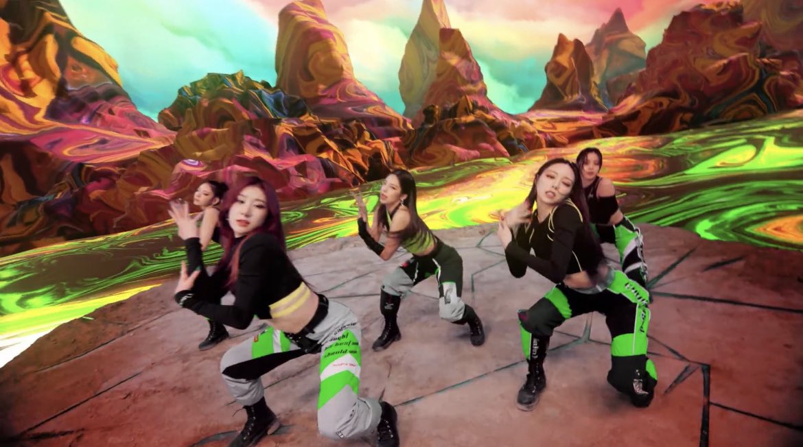 chaerology's tweet photo. WE GOT A VOLTAGE EARLY RELEASE OH MY GOSH #ITZY https://t.co/coCVCtqGLJ