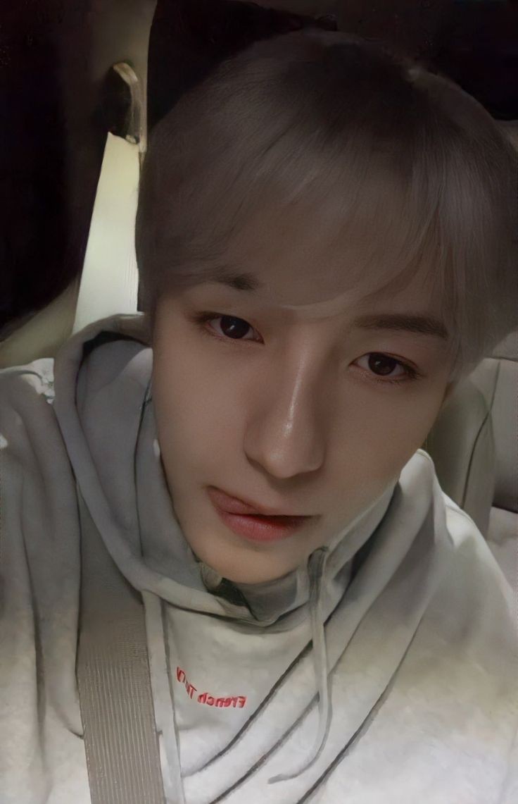 yraincey's tweet photo. Semoga sehat selalu ya, jangan sampe sijeuni kehilangan senyum dari Renjun. Semoga dilancarkan segalanya. Terima kasih sudah lahir.... God bless you❤️❤️
#RENJUN BIRTHDAY🦊

Happy Renjun Day
#스물셋_봄에_꽃같은_런쥔이왔당
#RENJUN_23on323
#Happy3to3day https://t.co/snpeaEzxRD
