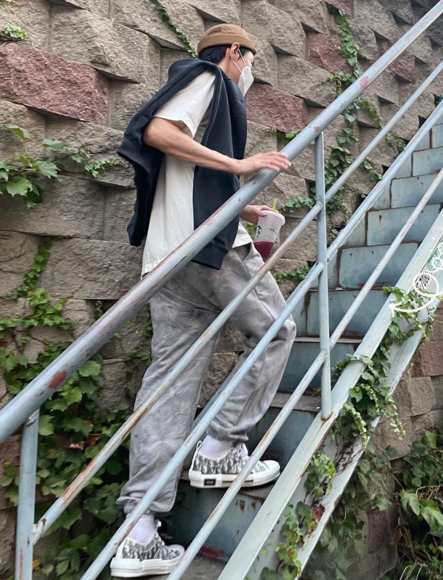 fancyverse_'s tweet photo. รองเท้าดิออคุ่กัน ?-? 🤭 https://t.co/0U00ZuoTeq
