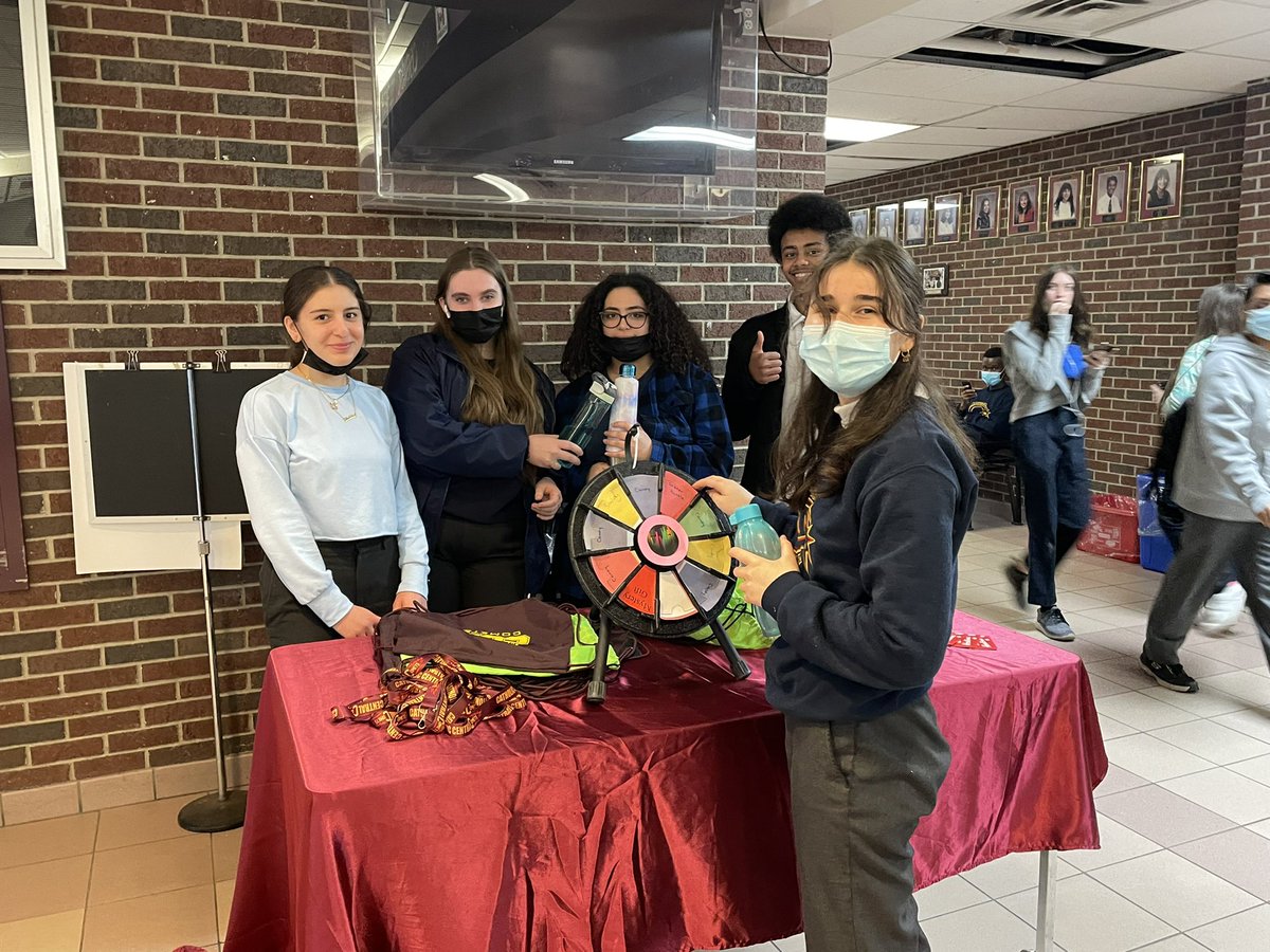 SherriSoumis's tweet photo. Student took part in Water Day π¦ activities at Catholic Central @CCHcomets #WorldWaterDay #waterday #NibiIsLife #waterislife2022 https://t.co/Ylwf5G0wVb