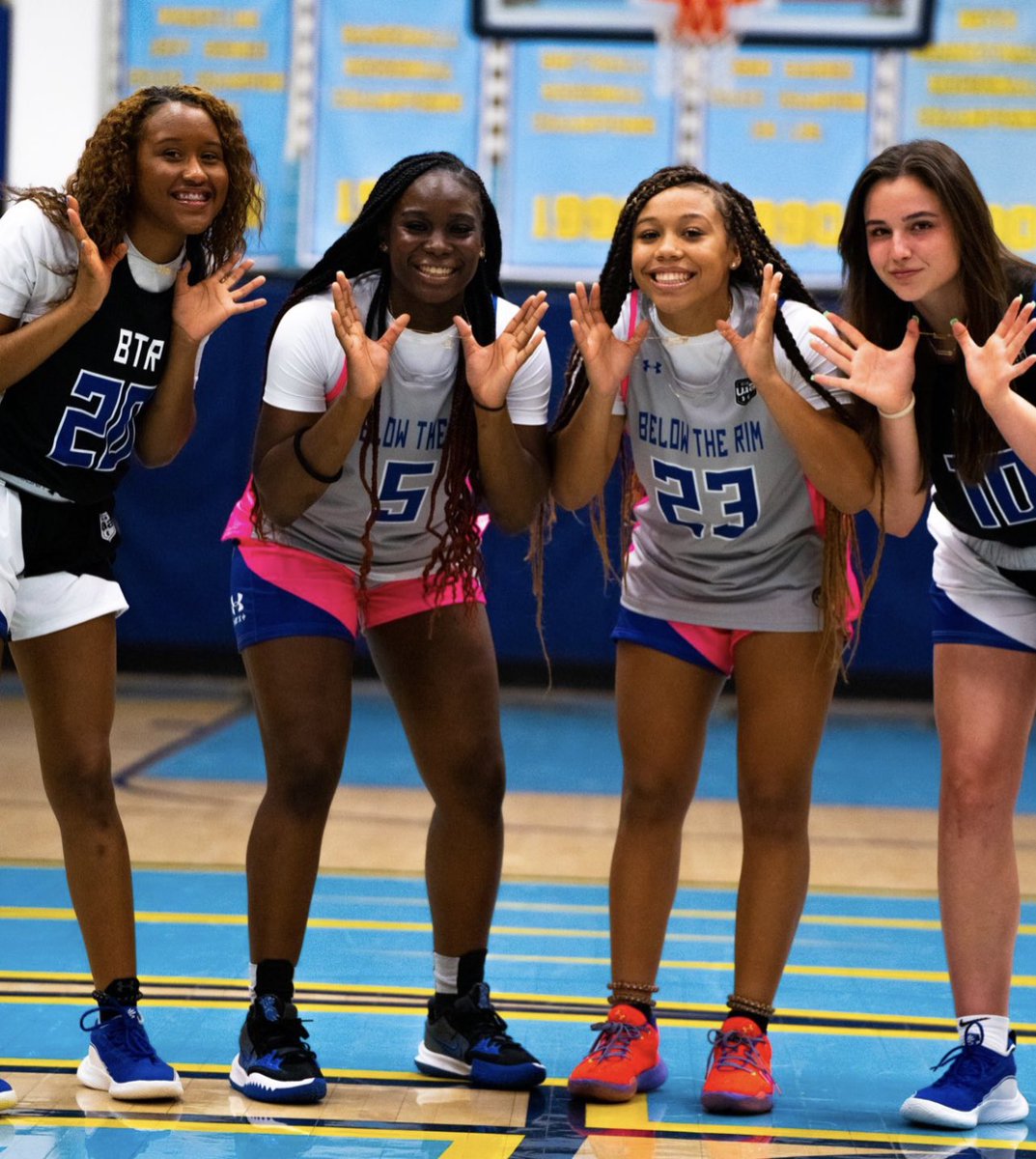 BTR_UAA's tweet image. 1...2...3...4... Quarter 
🐺🐺🐺🐺🐺
94 Feet‼️ 
#SheWolvesRuninPacks