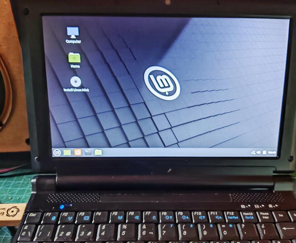 raivenra's tweet photo. Probando LMDE 5 con Cinnamon en equipos viejunos
#LinuxMintDebianEdition https://t.co/trrdDZjglT