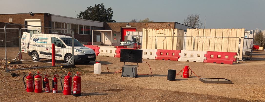 APFSafetyServ's tweet photo. Todays Fire Extinguisher Training Course in Kings Lynn.
Excellent weather ☀️🧯🔥 #fire safety https://t.co/1THhZLlYAo
