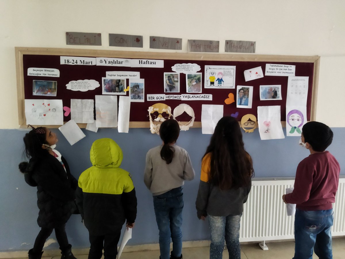 YedisuYBO's tweet photo. 18-24 Mart Yaşlılar Haftası için okul panomuzu hazırlayıp etkinliklerini gerçekleştiren, okulumuz Yabancı Dil öğretmeni  @Cansu_Koca15 ya  teşekkürler.👏👏

@bingolmem @arge_mem @YedisuMEM @RahmiGuney @yusuf_tokus https://t.co/7xuHAKMKuc