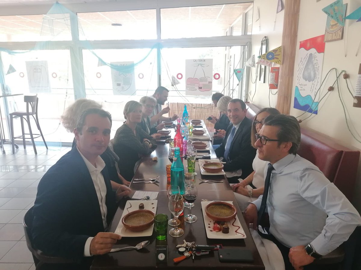 Nos élèves de 2nde Métiers de l’Hôtellerie-Restauration et leurs enseignants de cuisine et service ont effectué un travail remarquable pour accueillir nos hôtes allemands. Merci et bravo !