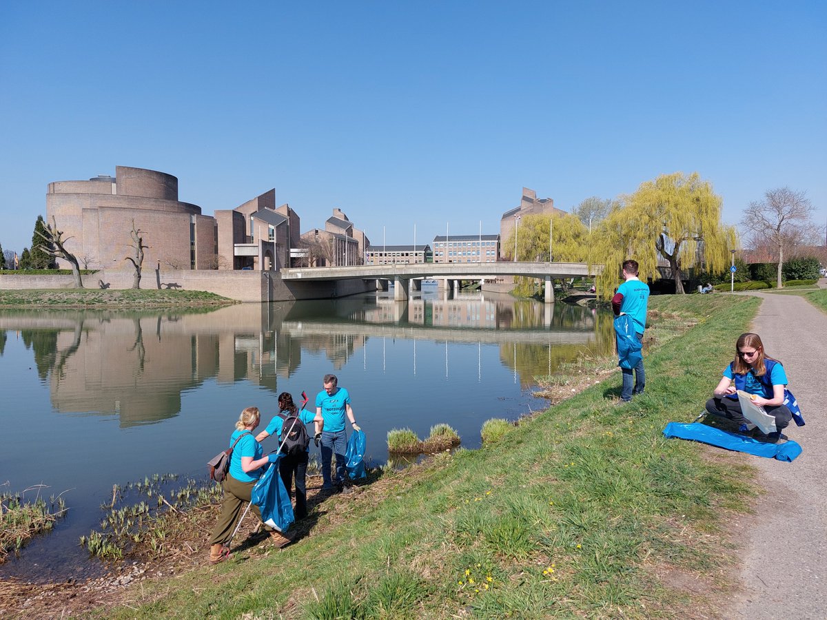 De Kleine Weerd bij het Gouvernement is weer een stukje schoner. 19 volle zakken aan afval zijn door medewerkers van Provincie Limburg opgeruimd tijdens de Maas Cleanup. 🚮💪

Wil je ook een keer meehelpen? Kijk op maascleanup.nl voor acties bij jou in de buurt.