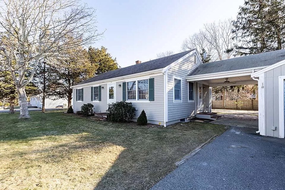 seatucket's tweet image. Exciting news, Seatucket Cottage is officially ours! 🎉 We can’t wait to start working on a few updates ASAP to get our place ready for summer 2022. 🙌🏼 Follow along with us as we turn our quaint cottage into a coastal getaway! 🌊 #seatucketcottage #capecod #capecodsummer