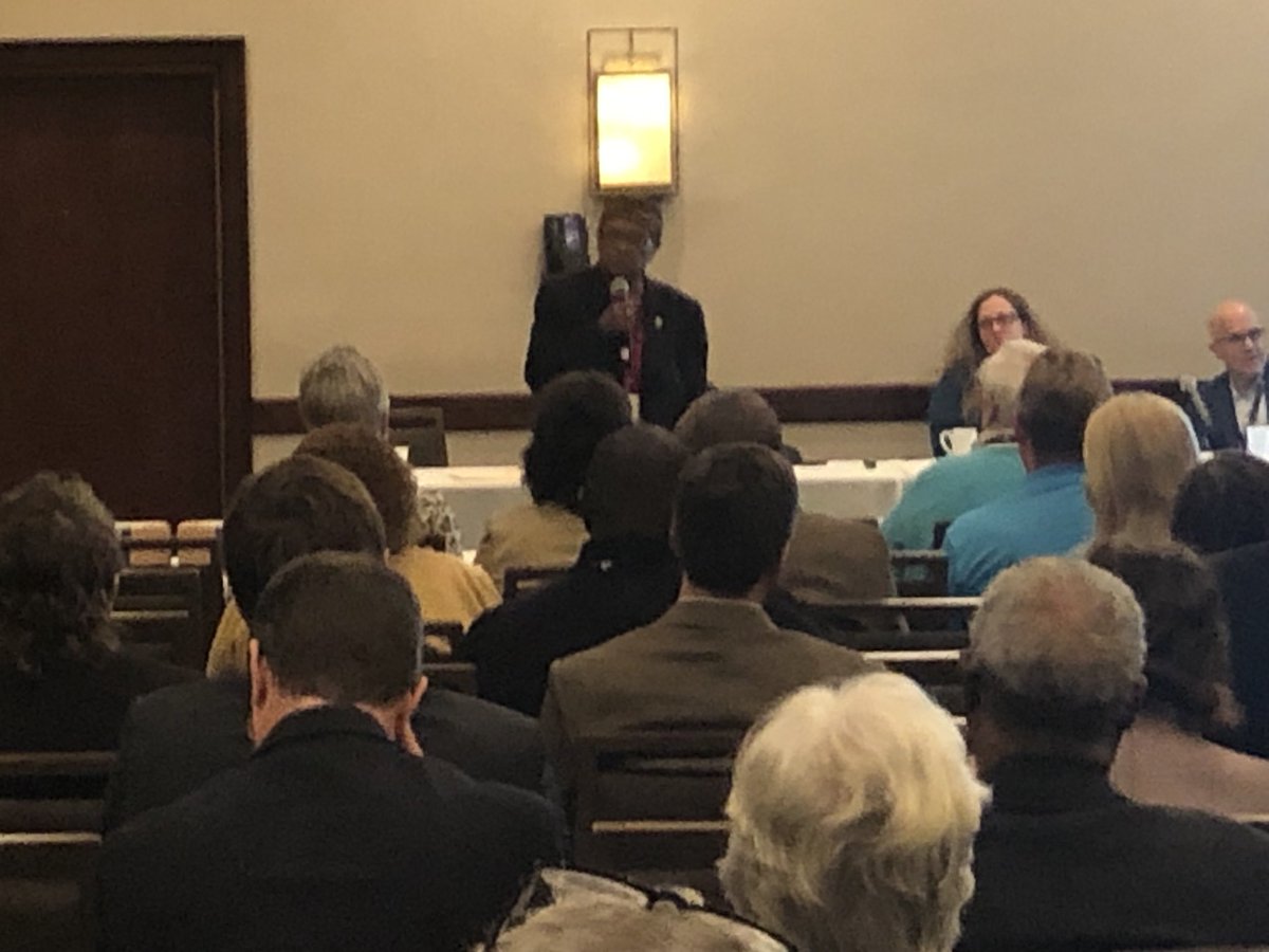 Leslie Boney tweet media