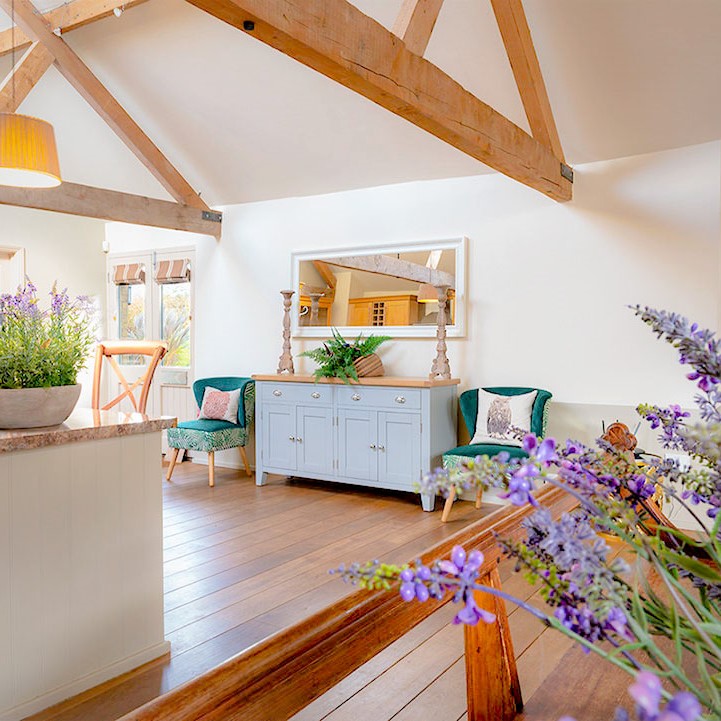 pheasant_hotel's tweet image. 🏡INTERIORS STYLE 🏡 Mother's Day catch up with @kellingestate Partner Hayley Robertson on styling our holiday lets with her mother. On the blog now:
bit.ly/3L56kkJ

#homesinteriors #holidaystays #staycationstyle #norfolkproperties #holidaylets #coastalhomes