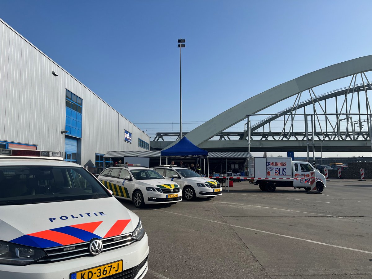Vandaag preventiegesprekken en controle van politie en douane in het kader van het bestrijden en voorkomen van georganiseerde criminaliteit in de containerbranche.

<a href="/GemeenteUtrecht/">Gemeente Utrecht</a>
 <a href="/riec_mn_/">RIEC MN</a>
 
#stronglogistics #tfoc #ctu