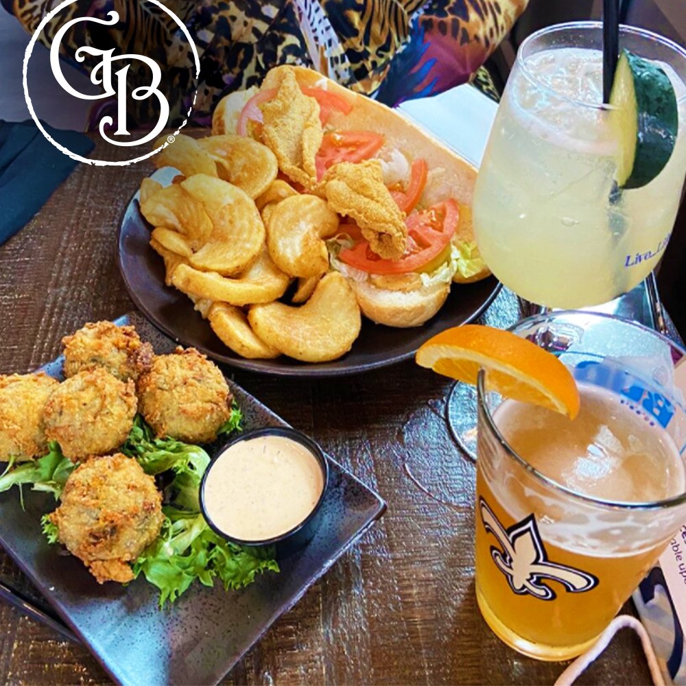 Date night plans? We've got you covered! Cold drinks, delicious food, and an even better atmosphere! 💃😍💥

#GeorgiaBlue #LiveLifeBlue #datenight #turnipgreenbites