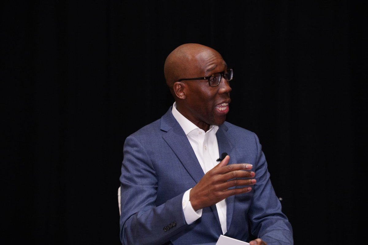 SIFMA's tweet photo. All of us – from the CEO on down – have a role to play in advancing diversity. 

At the #SIFMACL Diversity Breakfast, Christopher Williams @Fidelity and Audria Pendergrass Lee @FINRA challenged us all to stand up and make a difference. #SIFMADEI https://t.co/q3yIdNC2zZ