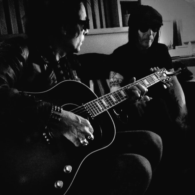 Mick & Slick 🖤👽🎸
#mickmars #earlslick #guitar #rocknroll #musicislife