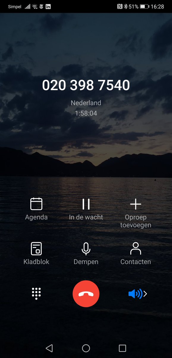 Helpdesk <a href="/xs4all/">XS4ALL</a>, een ogenblik geduld aub