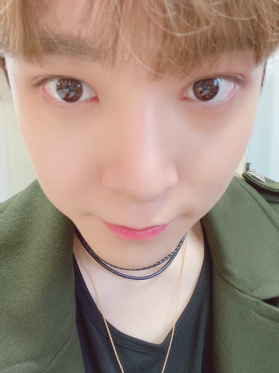cheez1024's tweet photo. ATEEZのエナジャイザーゴールデンレトリバーユノ！お誕生日おめでとう🥳🐶🥳
いつも優しくて明るくてかっこいいユノ、これからもそのでっかくてモチモチな体で好きなように踊って歌って笑って走り回ってください！！！素敵な一年になりますようにー！

#행복이_윤호야_생일축하튜
#GoldenYunhoDay https://t.co/9TYueRzFdq
