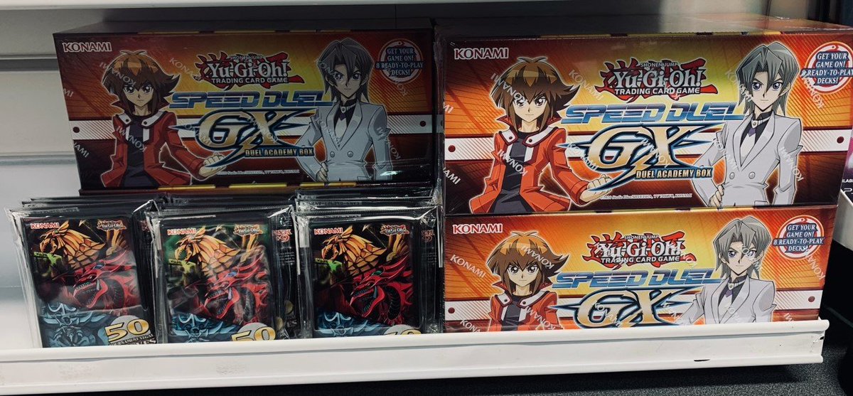 GAMECarlisle's tweet photo. #YuGiOh Fans! 🚨
#GameExclusive offer in store when you buy one of these Speed Duel boxes, you get a sleeve wallet that holds 50 cards for free! 🤩 https://t.co/rRH1vZfqYF