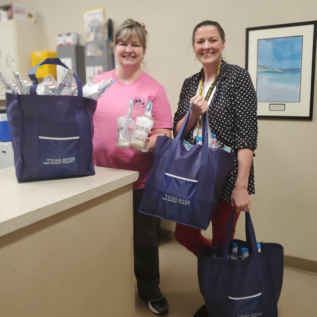 DRHillMiddle's tweet image. We are so thankful for ALL of our community partners who use their time and resources to support our students and staff. Today, Tyger River Family Dentistry surprised our teachers with dental hygiene goodies. What a nice treat. #D5Difference