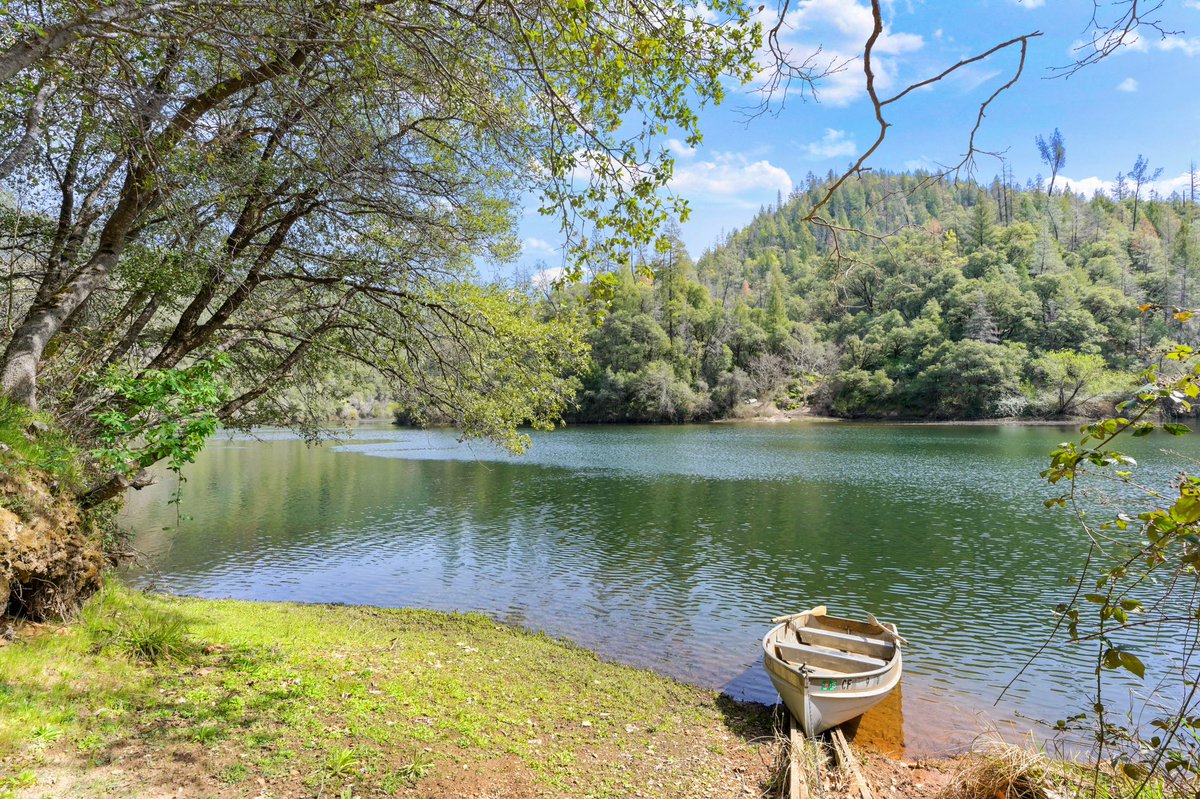 MilesMinnoPhoto's tweet photo. Who doesn’t love a great adventure! Whats cool about this place its on the property! All of this is at your fingertips imagine hanging down by the river enjoying cool beverage maybe even kayaking or fishing… Stay tuned for video of this amazing place! #placerville #placervilleca https://t.co/pJ8YVQfNha